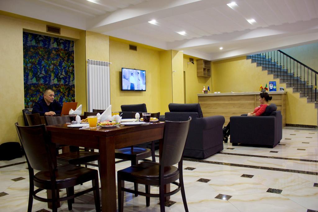 Hotel Feri Tbilisi Bagian luar foto