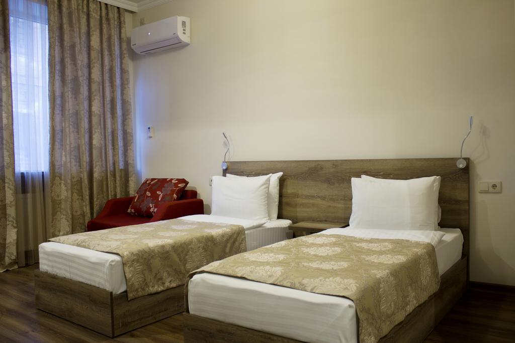 Hotel Feri Tbilisi Bagian luar foto